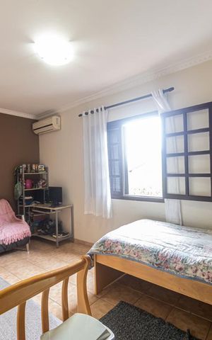 Casa à venda com 300m², 2 quartos e 1 vaga Casa à venda com 300m², 2 quartos e 1 vagaQuarto 1