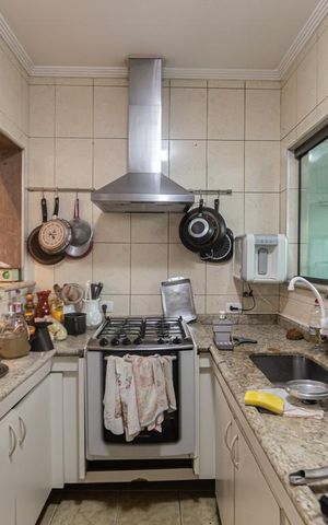 Casa à venda com 300m², 2 quartos e 1 vaga Casa à venda com 300m², 2 quartos e 1 vagaCozinha