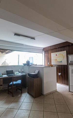 Casa à venda com 300m², 2 quartos e 1 vaga Casa à venda com 300m², 2 quartos e 1 vagaSalão