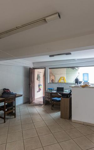 Casa à venda com 300m², 2 quartos e 1 vaga Casa à venda com 300m², 2 quartos e 1 vagaSalão