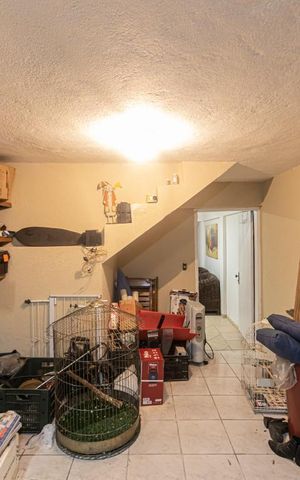 Casa à venda com 300m², 2 quartos e 1 vaga Casa à venda com 300m², 2 quartos e 1 vagaComodo Extra