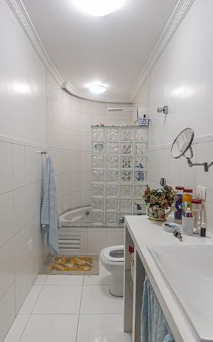 Casa à venda com 300m², 2 quartos e 1 vaga Casa à venda com 300m², 2 quartos e 1 vagaBanheiro Suite
