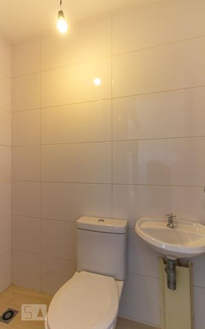 Apartamento para alugar com 205m², 4 quartos e 3 vagas Apartamento para alugar com 205m², 4 quartos e 3 vagasBanheiro de Serviço