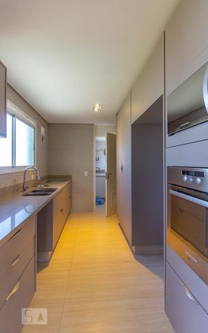 Apartamento para alugar com 205m², 4 quartos e 3 vagas Apartamento para alugar com 205m², 4 quartos e 3 vagasCozinha