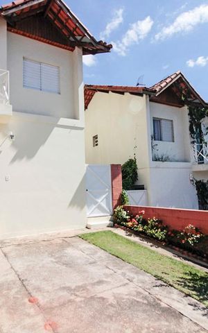 Casa de condomínio para alugar com 110m², 3 quartos e 2 vagasFachada