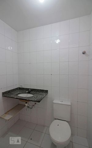 Casa de condomínio para alugar com 110m², 3 quartos e 2 vagasBanheiro Social