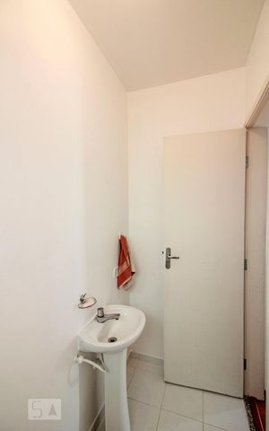Casa de condomínio para alugar com 110m², 3 quartos e 2 vagasLavabo