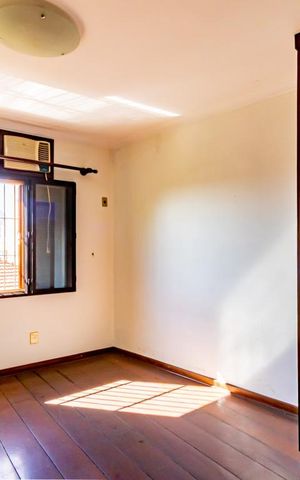 Casa à venda com 320m², 4 quartos e 3 vagas Casa à venda com 320m², 4 quartos e 3 vagasQuarto
