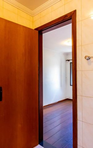 Casa à venda com 320m², 4 quartos e 3 vagas Casa à venda com 320m², 4 quartos e 3 vagasBanheiro