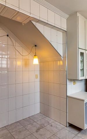 Casa à venda com 320m², 4 quartos e 3 vagas Casa à venda com 320m², 4 quartos e 3 vagasCozinha