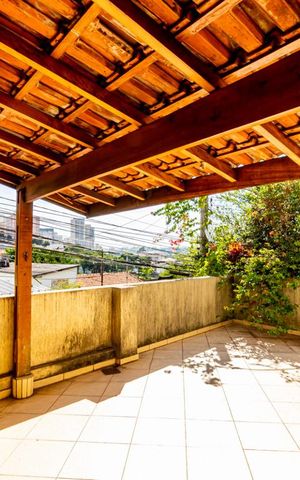 Casa à venda com 320m², 4 quartos e 3 vagas Casa à venda com 320m², 4 quartos e 3 vagasÁrea Externa