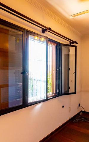 Casa à venda com 320m², 4 quartos e 3 vagas Casa à venda com 320m², 4 quartos e 3 vagasQuarto