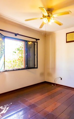 Casa à venda com 320m², 4 quartos e 3 vagas Casa à venda com 320m², 4 quartos e 3 vagasQuarto
