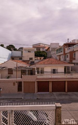 Casa à venda com 115m², 3 quartos e 5 vagas Casa à venda com 115m², 3 quartos e 5 vagasVista