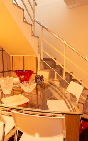 Casa à venda com 115m², 3 quartos e 5 vagas Casa à venda com 115m², 3 quartos e 5 vagasCopa