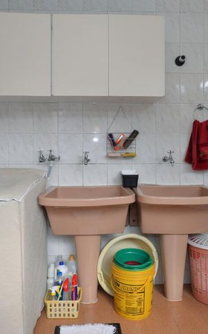 Casa à venda com 230m², 4 quartos e 3 vagas Casa à venda com 230m², 4 quartos e 3 vagasÁrea de serviço