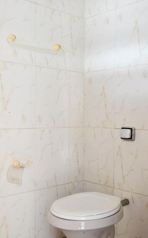 Casa à venda com 90m², 2 quartos e 3 vagas Casa à venda com 90m², 2 quartos e 3 vagasBanheiro Piso Superior
