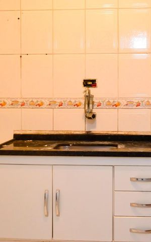 Casa à venda com 90m², 2 quartos e 3 vagas Casa à venda com 90m², 2 quartos e 3 vagasCasa 2 Cozinha Gabinete