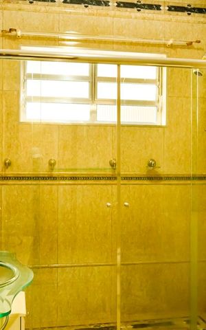Casa à venda com 90m², 2 quartos e 3 vagas Casa à venda com 90m², 2 quartos e 3 vagasBanheiro Box de Vidro