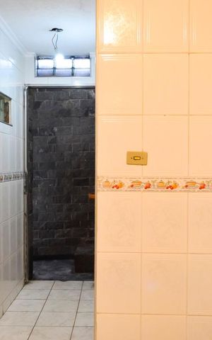 Casa à venda com 90m², 2 quartos e 3 vagas Casa à venda com 90m², 2 quartos e 3 vagasCasa 2 Cozinha Entrada