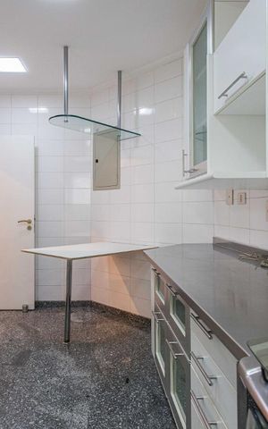 Apartamento à venda com 135m², 4 quartos e 3 vagas Apartamento à venda com 135m², 4 quartos e 3 vagasCozinha - Armários