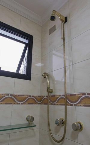 Apartamento à venda com 135m², 4 quartos e 3 vagas Apartamento à venda com 135m², 4 quartos e 3 vagasBanheiro 3 Suíte 2 Chuveiro