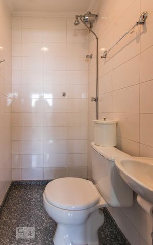 Apartamento à venda com 135m², 4 quartos e 3 vagas Apartamento à venda com 135m², 4 quartos e 3 vagasLavanderia Banheiro