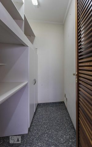 Apartamento à venda com 135m², 4 quartos e 3 vagas Apartamento à venda com 135m², 4 quartos e 3 vagasDispensa