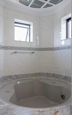 Apartamento à venda com 135m², 4 quartos e 3 vagas Apartamento à venda com 135m², 4 quartos e 3 vagasBanheiro 2 Suíte 1 Banheira