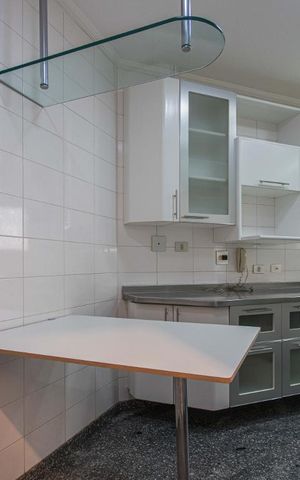 Apartamento à venda com 135m², 4 quartos e 3 vagas Apartamento à venda com 135m², 4 quartos e 3 vagasCozinha - Armários