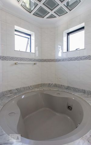 Apartamento à venda com 135m², 4 quartos e 3 vagas Apartamento à venda com 135m², 4 quartos e 3 vagasBanheiro 2 Suíte 1 Banheira