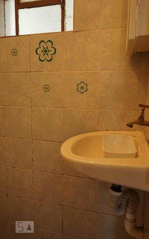 Casa para alugar com 40m², 1 quarto e sem vaga Casa para alugar com 40m², 1 quarto e sem vagaBanheiro