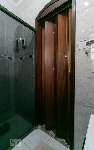 Casa à venda com 380m², 3 quartos e 6 vagasBanheiro da Suíte 2