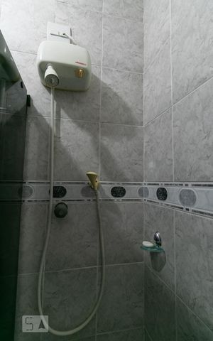 Casa à venda com 380m², 3 quartos e 6 vagasBanheiro da Suíte 2 - Chuveiro