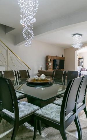 Casa à venda com 380m², 3 quartos e 6 vagasSala