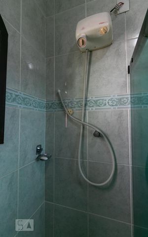 Casa à venda com 380m², 3 quartos e 6 vagasBanheiro da Suíte 3 - Chuveiro
