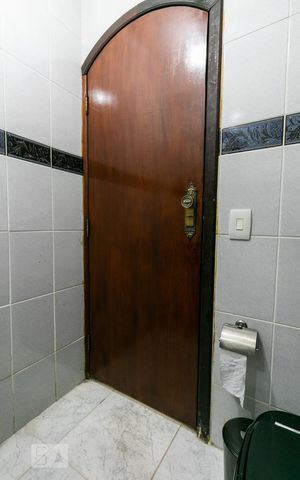 Casa à venda com 380m², 3 quartos e 6 vagasGaragem - Banheiro 6