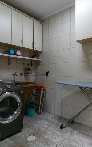 Casa à venda com 380m², 3 quartos e 6 vagasÁrea de Serviço
