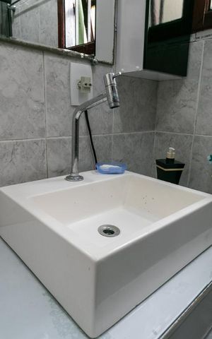 Casa à venda com 380m², 3 quartos e 6 vagasBanheiro da Suíte 2 - Pia