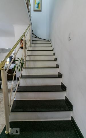 Casa à venda com 380m², 3 quartos e 6 vagasEscadas Sala