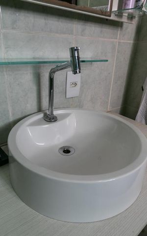 Casa à venda com 380m², 3 quartos e 6 vagasBanheiro da Suíte 3 - Pia