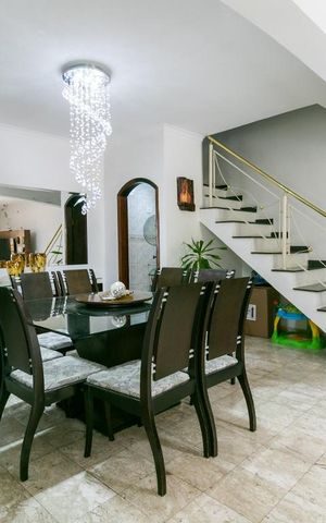 Casa à venda com 380m², 3 quartos e 6 vagasSala
