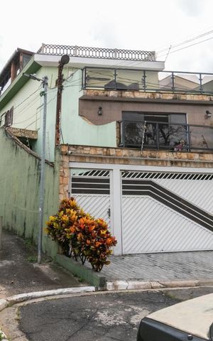 Casa à venda com 380m², 3 quartos e 6 vagasFachada