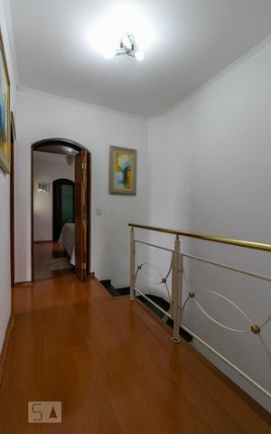 Casa à venda com 380m², 3 quartos e 6 vagasEscadas Sala
