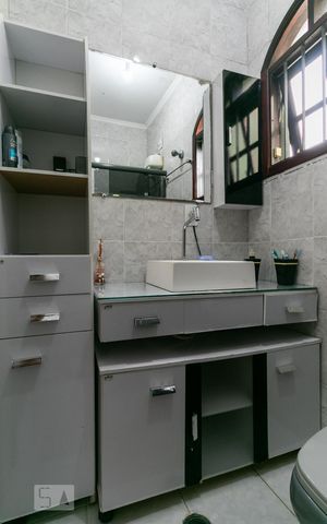 Casa à venda com 380m², 3 quartos e 6 vagasBanheiro da Suíte 2