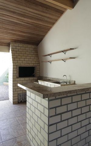 Casa à venda com 82m², 2 quartos e 3 vagasChurrasqueira
