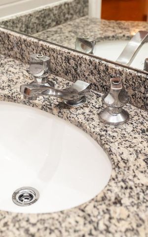 Apartamento para alugar com 64m², 2 quartos e 2 vagas Apartamento para alugar com 64m², 2 quartos e 2 vagasDetalhe do Banheiro da Suíte