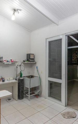 Casa à venda com 250m², 4 quartos e 2 vagas Casa à venda com 250m², 4 quartos e 2 vagasEspaço Multiuso