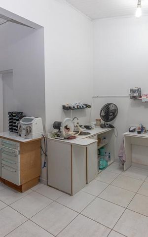 Casa à venda com 250m², 4 quartos e 2 vagas Casa à venda com 250m², 4 quartos e 2 vagasEspaço Multiuso