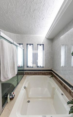 Casa à venda com 240m², 2 quartos e 2 vagas Casa à venda com 240m², 2 quartos e 2 vagasSuite